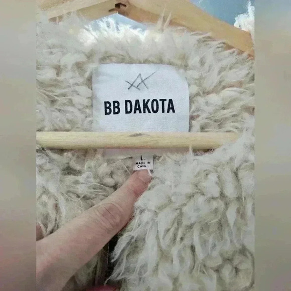 BB Dakota Faux Fur 70s Style Teddy Style Double Agent Cropped Trench, Large - Picture 3 of 5